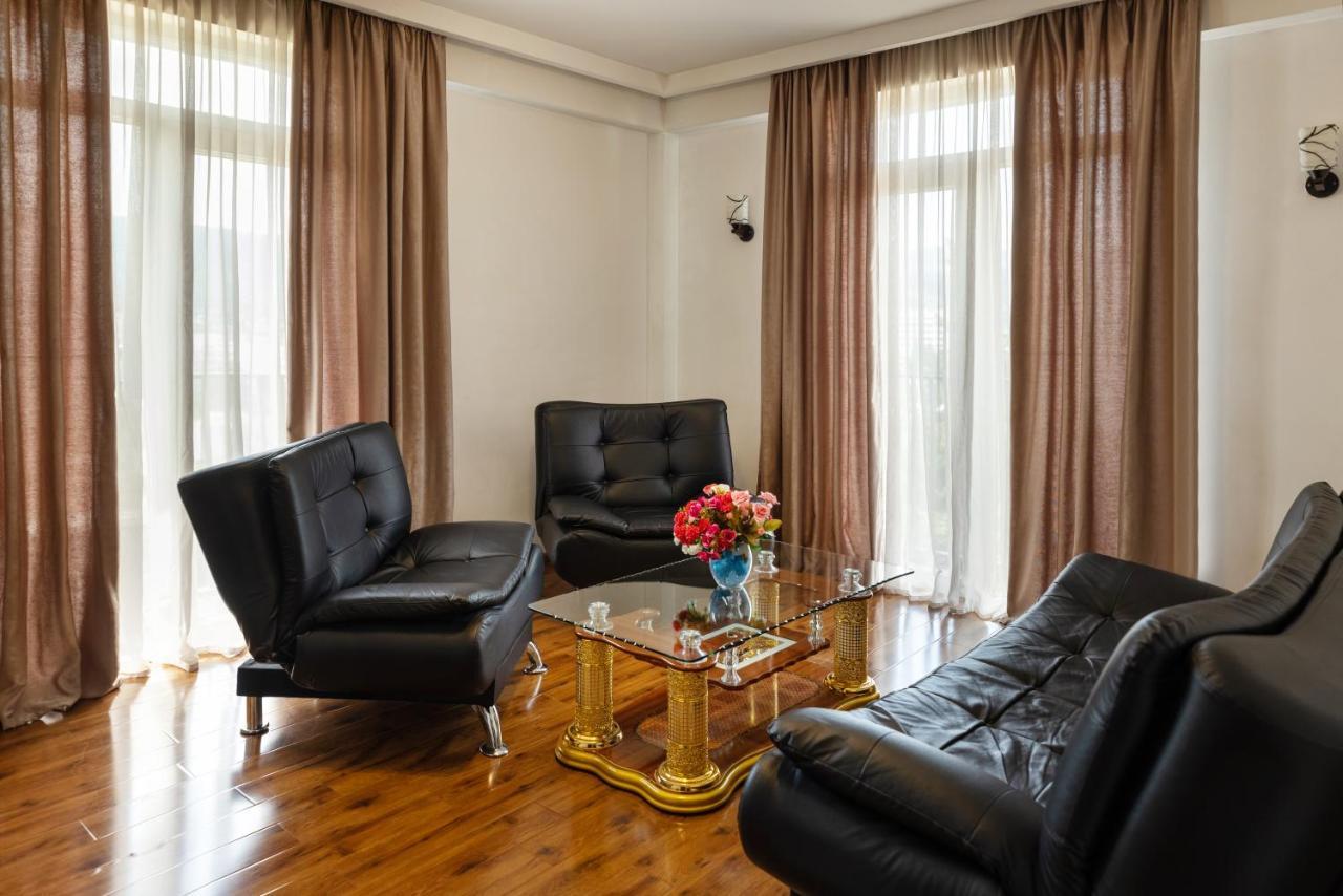 Hotel Grand Palace Tbiliszi Kültér fotó
