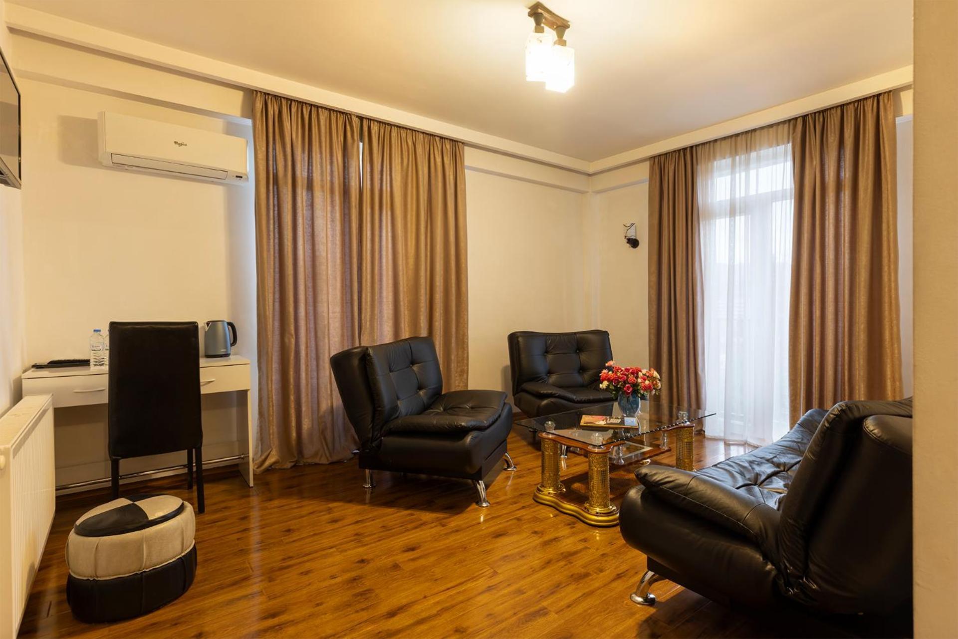 Hotel Grand Palace Tbiliszi Kültér fotó