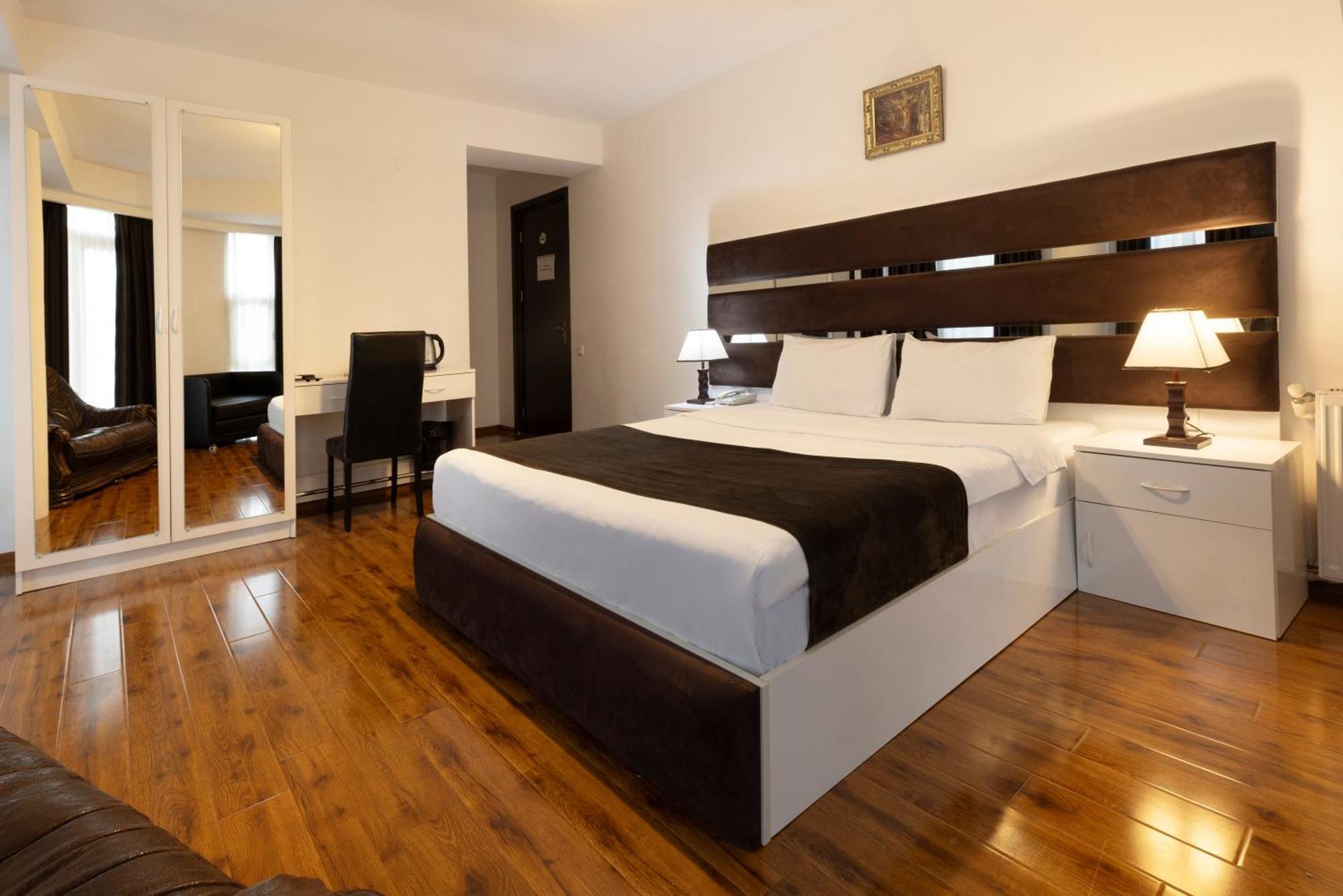 Hotel Grand Palace Tbiliszi Szoba fotó