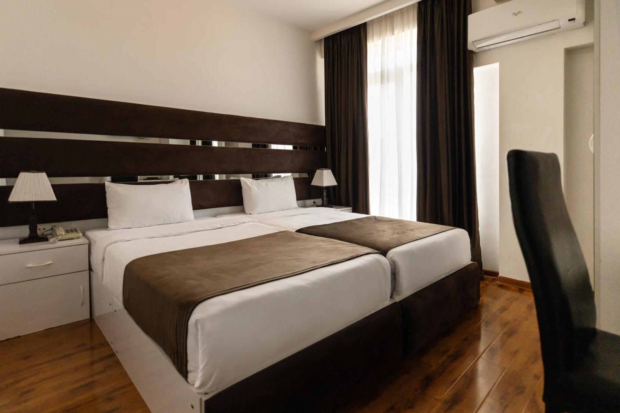 Hotel Grand Palace Tbiliszi Szoba fotó