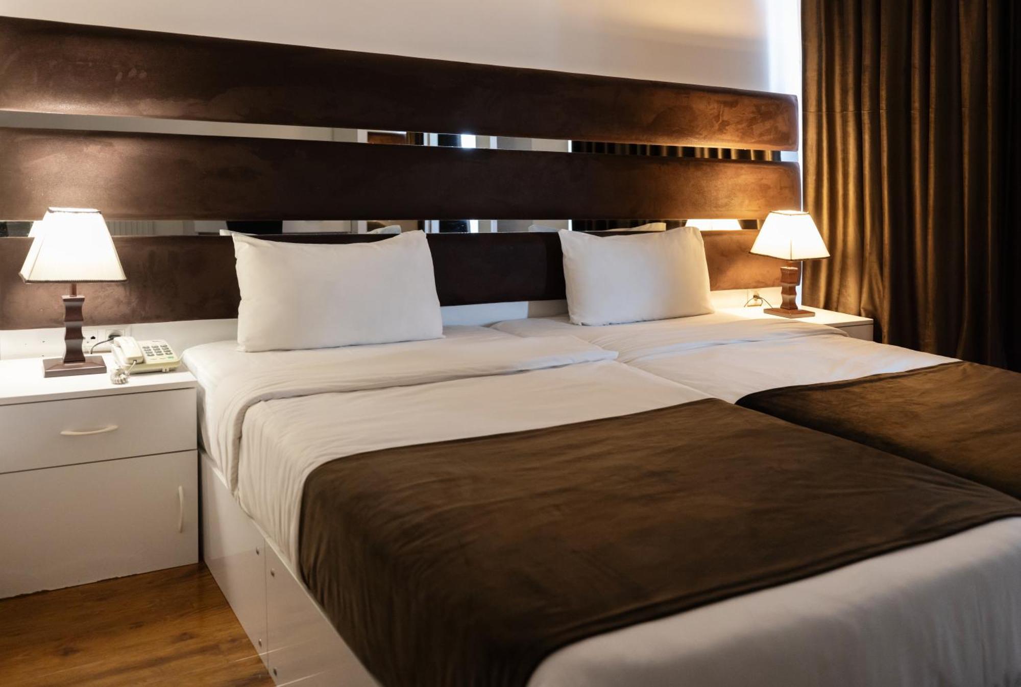 Hotel Grand Palace Tbiliszi Szoba fotó
